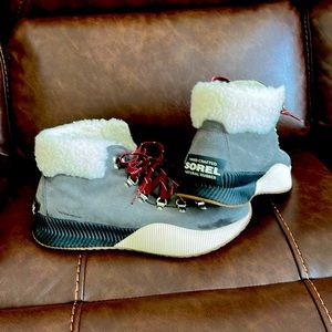 SOREL Out N About III Conquest Snow Boot, like new!